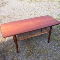 Elegant Teak Sofabord med flethylde