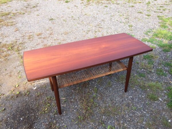 Elegant Teak Sofabord med flethylde