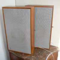 Et par Braun L 450/2 højttalere i teak og aluminium