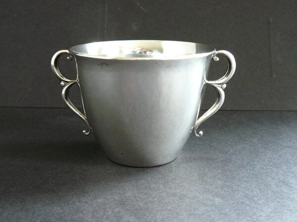 Barnekop med hanke Georg Jensen 373A Sterling Sølv