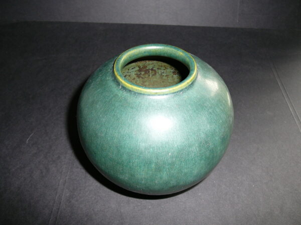 Kugleformet vase Holbæk grøn harepels glasur - Image 4
