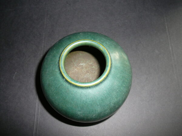 Kugleformet vase Holbæk grøn harepels glasur - Image 5