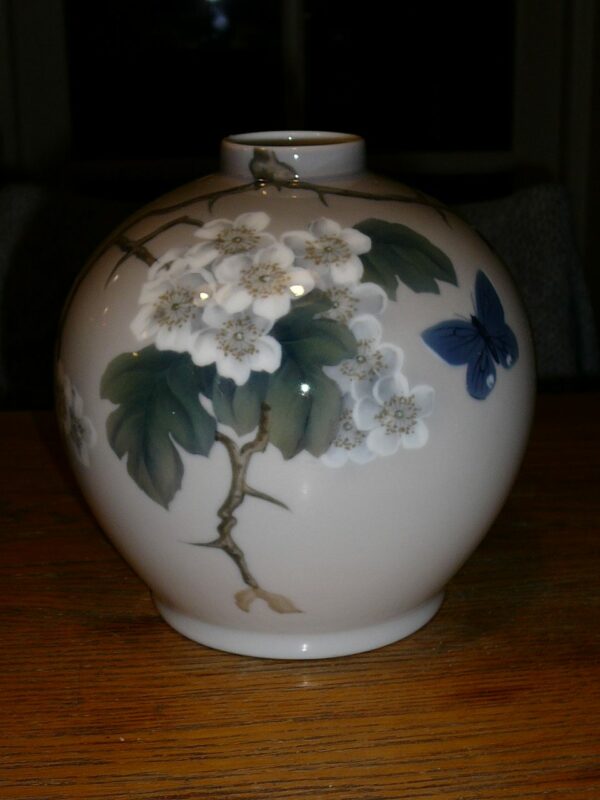 Vase med Blomster ca 1920 B&G 144-4