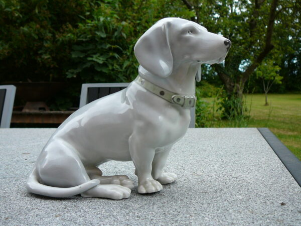 Tysk figur af gravhund F. Pfeffer