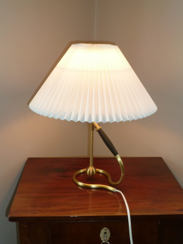 Le Klint 306 bordlampe i messing