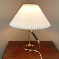 Le Klint 306 bordlampe i messing