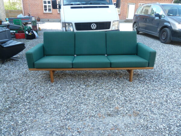 Hans J. Wegner sofa GE236 Eg