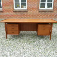Arne Vodder Skrivebord i teak model 207 produceret hos Sibast
