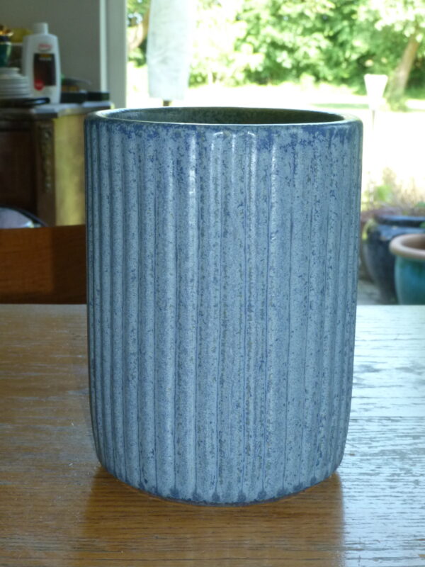 Cylindrisk riflet vase L Hjorth