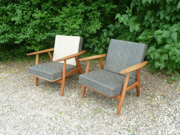 Hans J. Wegner et par vintage lænestole i eg GE240 Cigaren