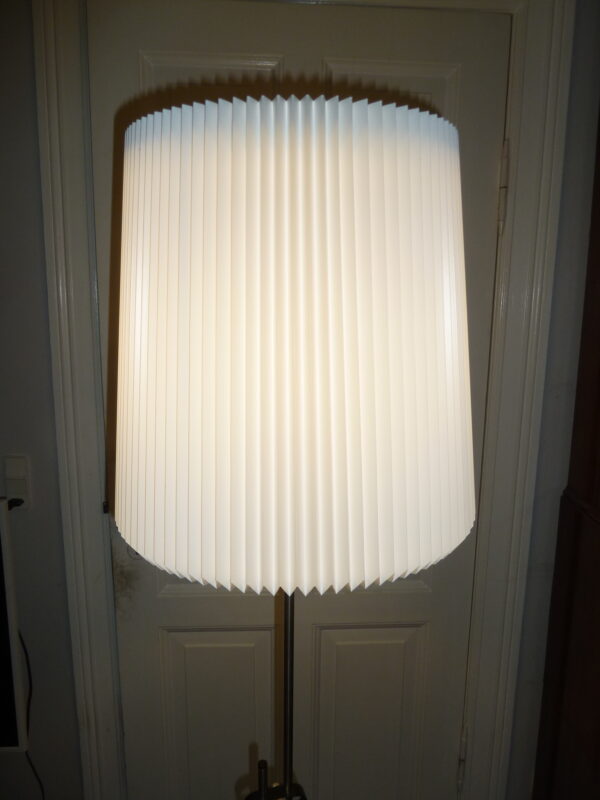 Le Klint 322 gulvlampe med ny skærm design Michael Bang - Image 3