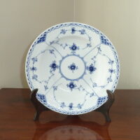 Royal Copenhagen musselmalet halvblonde lille dyb tallerken 1-566