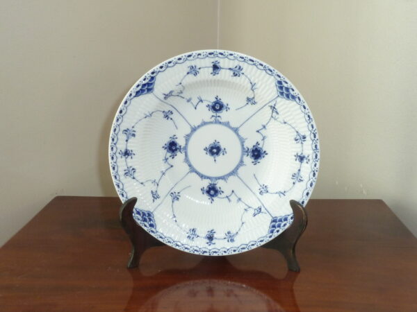 Royal Copenhagen musselmalet halvblonde lille dyb tallerken 1-566