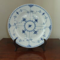 Royal Copenhagen musselmalet halvblonde middagstallerken 1-571