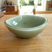 Stentøjs skål med Celadon glasur Nils Thorsson RC Nr. 4205