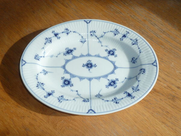 Musselmalet riflet aflangt fad 1-96