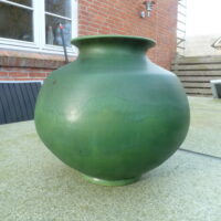 Kugleformet Kähler vase grøn glasur